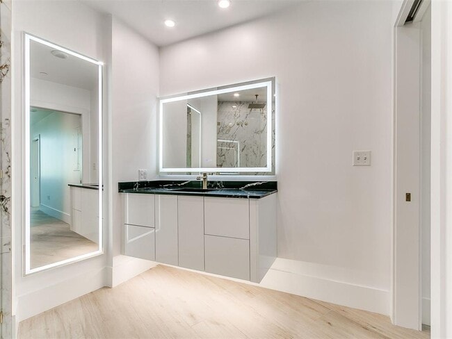 Building Photo - 5900 Mosteller Dr