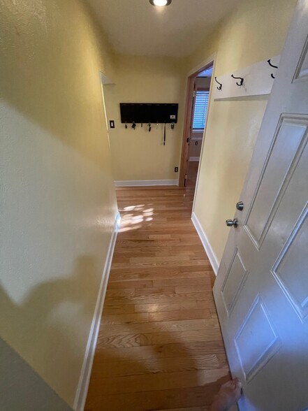 Building Photo - 1991 Glen Garry Dr