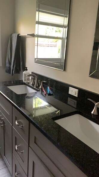 Building Photo - 5330 Bayshore Ave