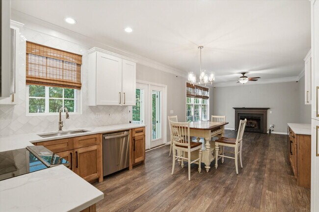 Building Photo - "Exquisite 4-Bed Sanctuary with Cozy Fireplace & Spacious 2,204 Square Foot Layout on Willoughby ...