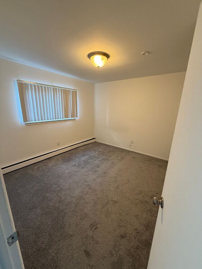 Building Photo - Nautical Mile One Bedroom