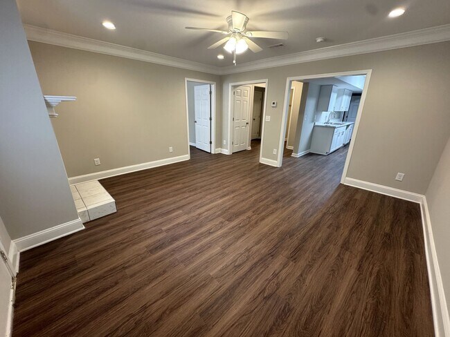 Building Photo - Five Points 6br House