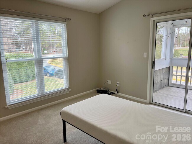 Building Photo - 751 Southwest Dr