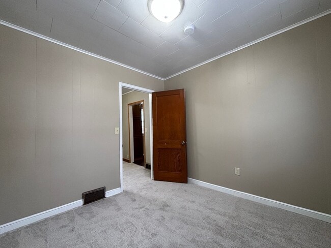 Building Photo - Phenomenal 2 Bedroom House in St. Paul Nei...