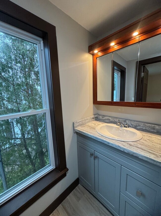 Building Photo - 9612 Bowman St