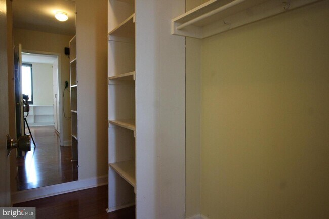 Building Photo - River Place #623-S