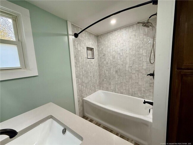 Building Photo - 1027 Cameron Hill Rd