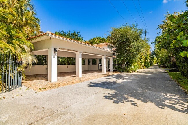Building Photo - 709 Aledo Ave