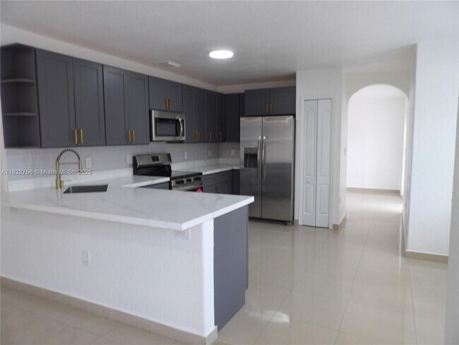 Building Photo - 5411 SW 158th Ct