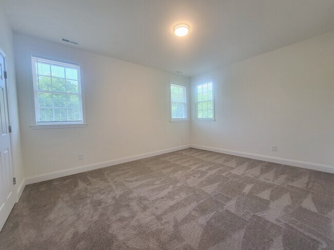 Building Photo - 624 Grace Ave