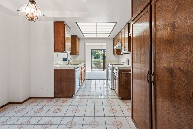 Building Photo - 14408 Outrigger Dr