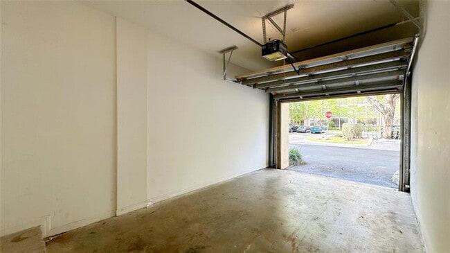 Building Photo - 6704 W Sample Rd