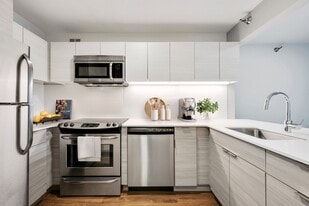 Building Photo - 326 E Ohio St