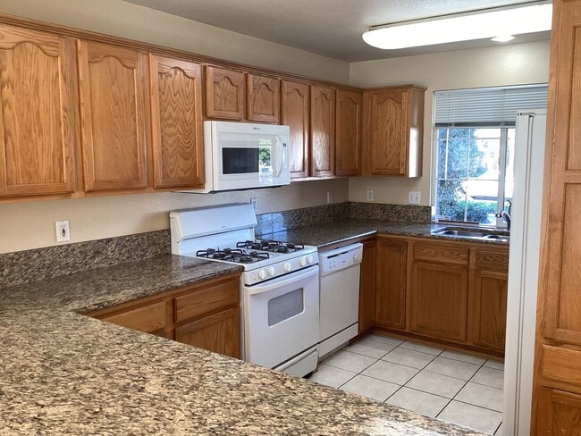 Building Photo - Northeast Single Story Home in River Oaks ...