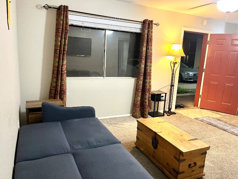 Building Photo - 1014 E Spence Ave