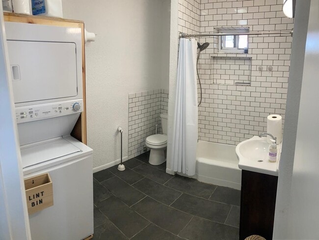 Building Photo - 2202 Lexington Ave