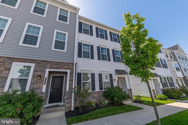 Building Photo - 10 Manchester Dr