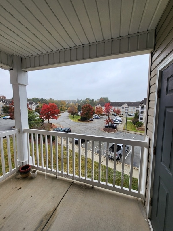 Building Photo - 7104 W Friendly Ave