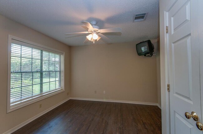 Building Photo - 11310 Chiselhurst Way Ct