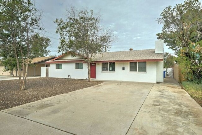 Building Photo - COMING SOON! Charming 3-Bedroom Home Near ASU – Prime Location!