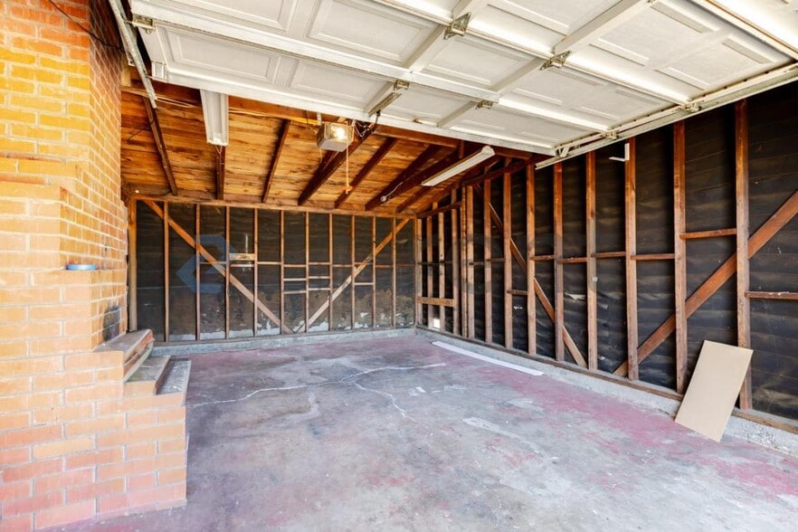 Building Photo - Unit