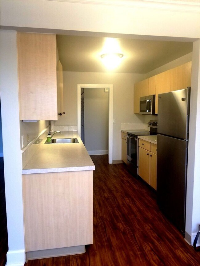 Building Photo - PARK PLACE 2 BEDROOM, 2 BATH CONDO - 1137 SQ. FT!