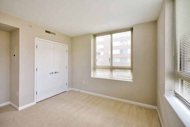 Building Photo - Modern Comfort 2BD/1BTH  in Navy Yard & So...