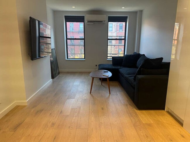 Building Photo - 53 W 82 St