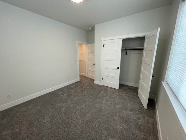 Building Photo - 513 Spaniel Ln