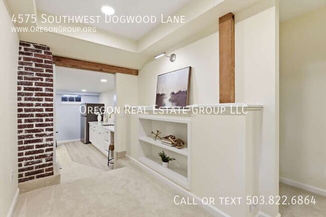Building Photo - 4575 SW Dogwood Ln