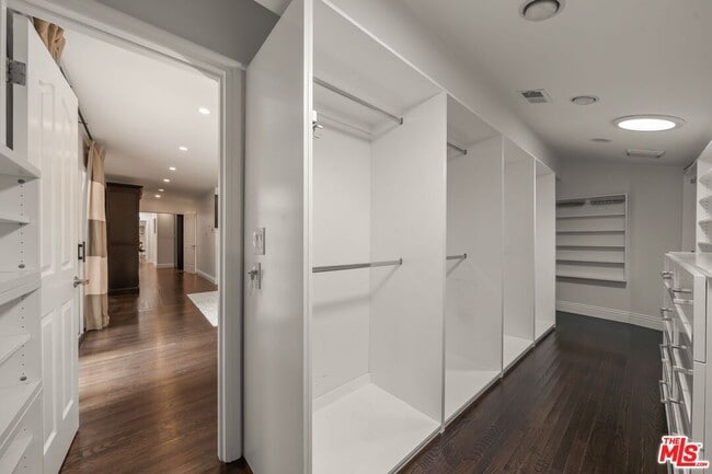 Building Photo - 9023 Alto Cedro Dr