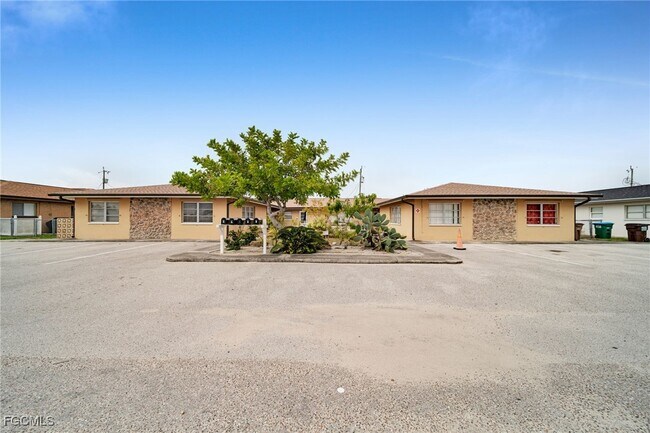 Building Photo - 4824 Lucaya Dr