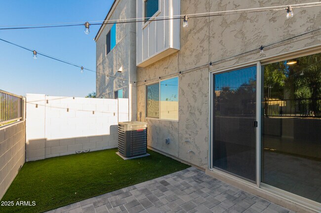 Building Photo - 2134 W Harmont Dr