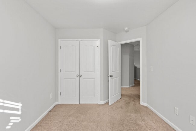 Building Photo - 3 Bedroom Townhome in Jonesboro!