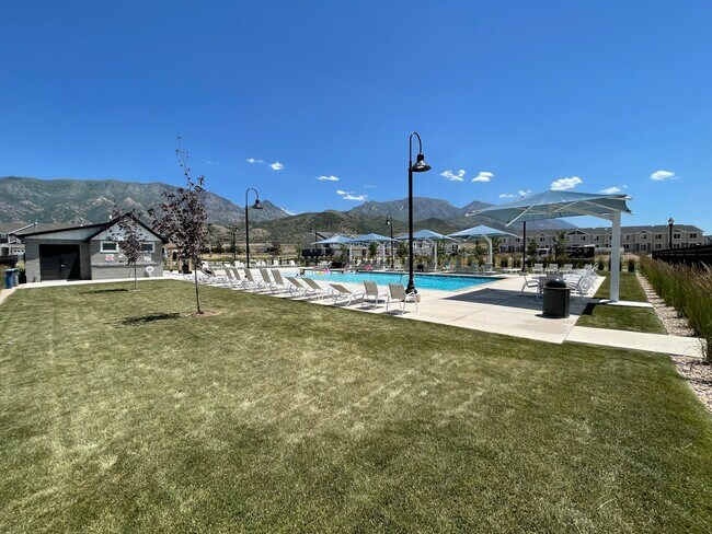 Building Photo - 3-Bedroom Townhome in Santaquin!