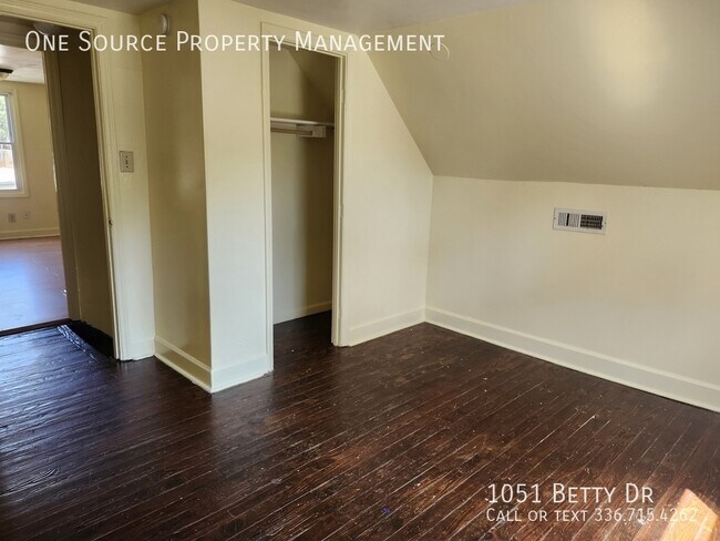 Building Photo - 1051 Betty Dr