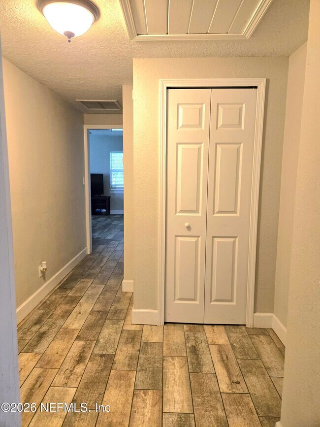 Building Photo - 615 Luna Ct