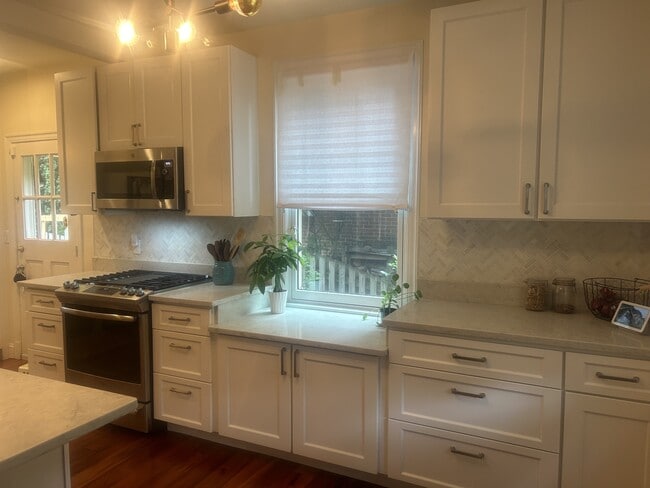 Building Photo - 4825 Butterworth Pl NW