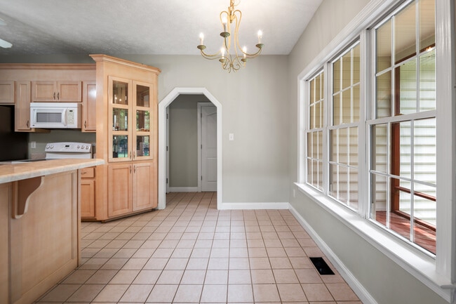 Building Photo - 619 Greyshire Dr