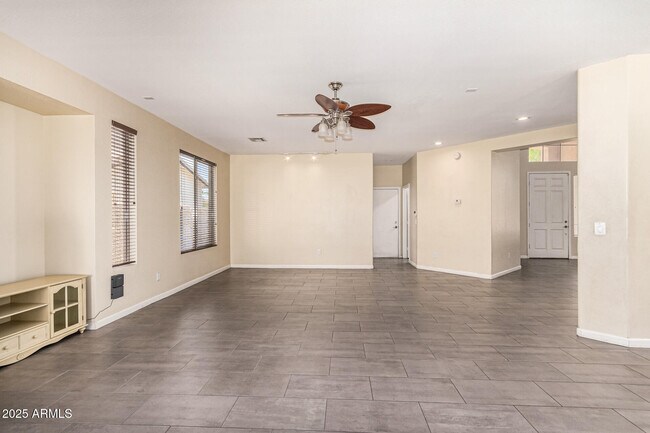 Building Photo - 6804 W Lone Cactus Dr