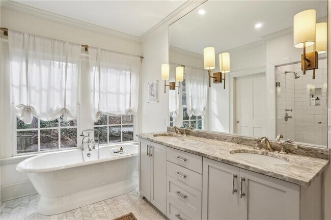 Building Photo - 2415 Oldfield Rd NW