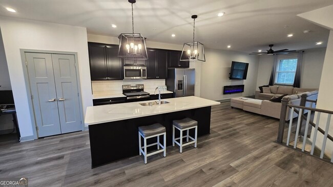 Building Photo - 115 Climbing Ivy Cir