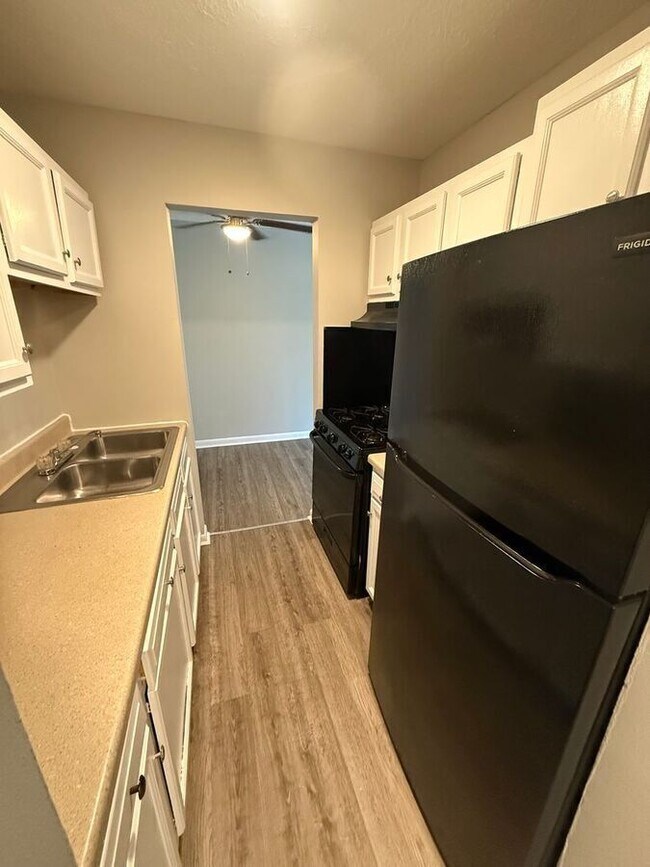 Building Photo - 2082 Fairmont Ct