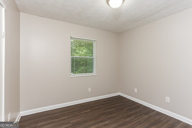 Building Photo - 599 Plainville Dr SW