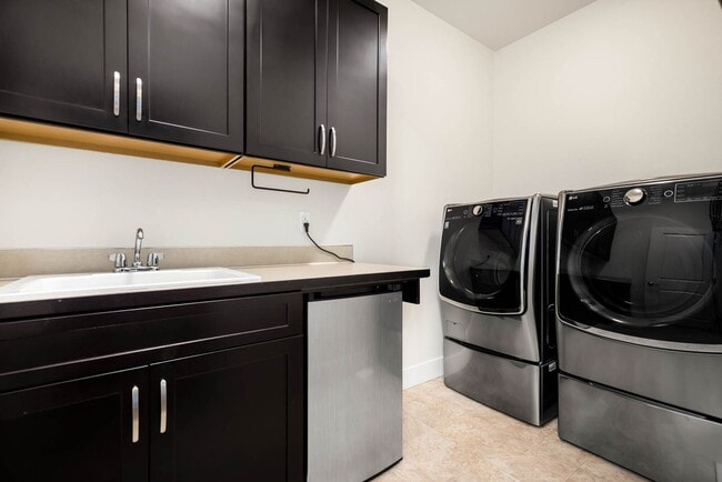 Building Photo - 7704 151st Ave NE