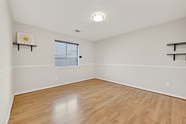 Building Photo - 10827 Oak Bayou Ln