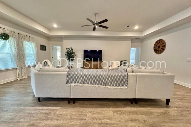 Building Photo - 8090 Silver Maple Dr