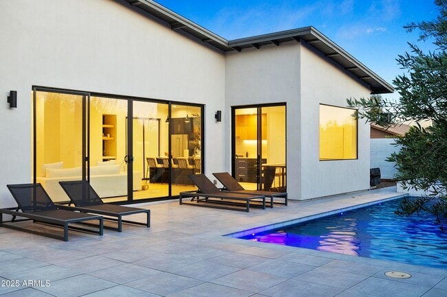 Building Photo - 4002 N 33rd Pl