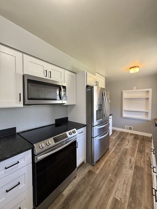 Building Photo - Cute, Comfy & Convenient — 4-Bedroom Ogden...