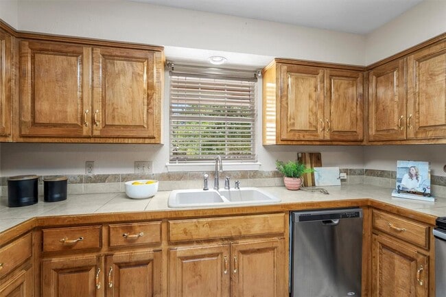 Building Photo - 27 Deer Ridge Rd